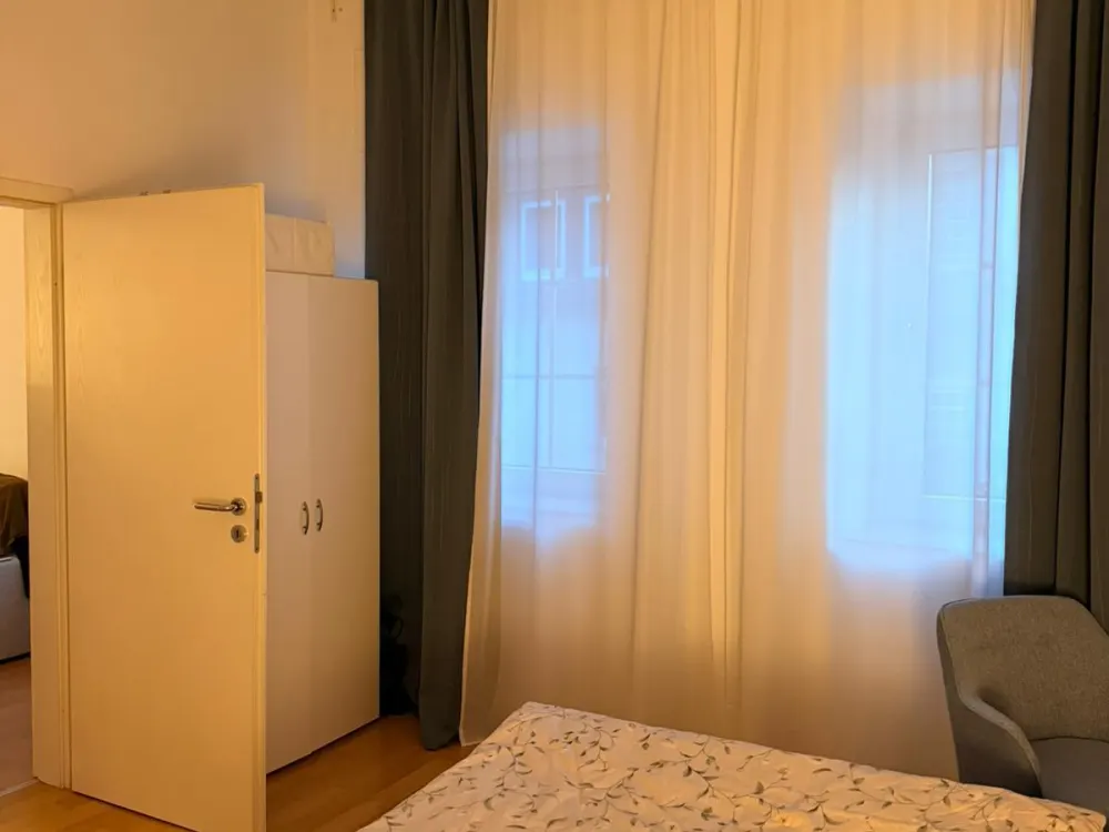 2 zimmer, zentral, Balkon, Einbauküche