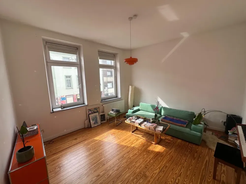 Schöne sanierte Altbauwohnung, 2,5-Zimmer, Terrasse