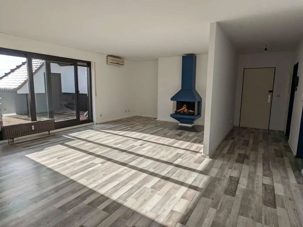 Großzügige 2 Zi. Whg. mit großer Dachterrasse Jacuzzi Klimaanlage und Kamin in begehrter Wohnlage