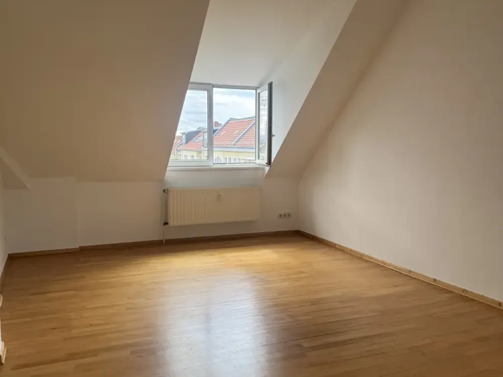 Großzügige 4-Zimmer-Dachgeschoss-Wohnung in der Mommsenstraße