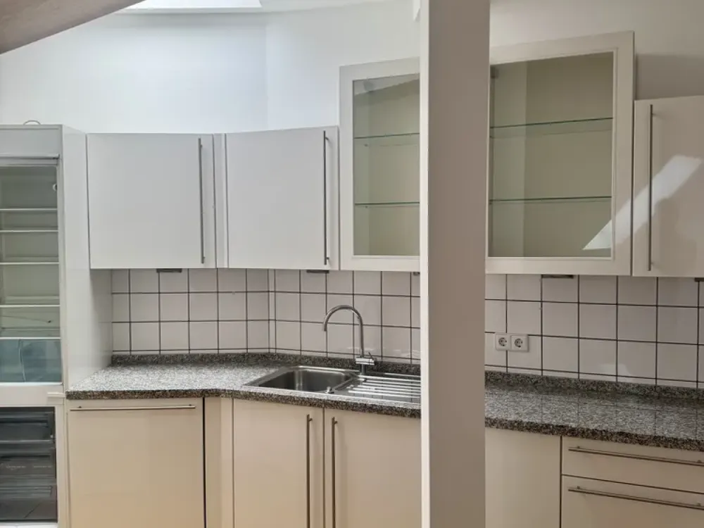 Großzügige 4-Zimmer-Dachgeschoss-Wohnung in der Mommsenstraße