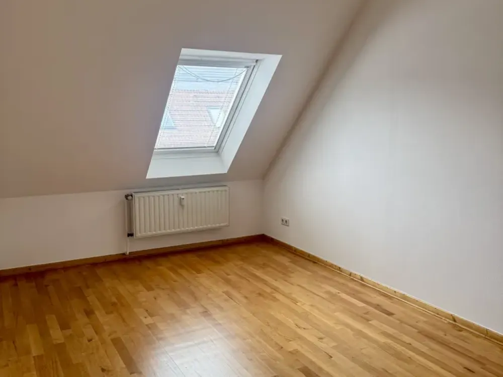 Großzügige 4-Zimmer-Dachgeschoss-Wohnung in der Mommsenstraße