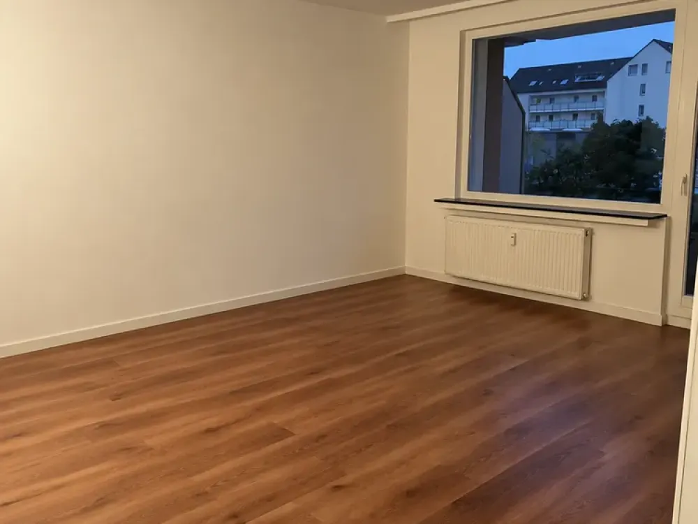 Bright 3-Room Apartment with Balcony in Central Location of Letter