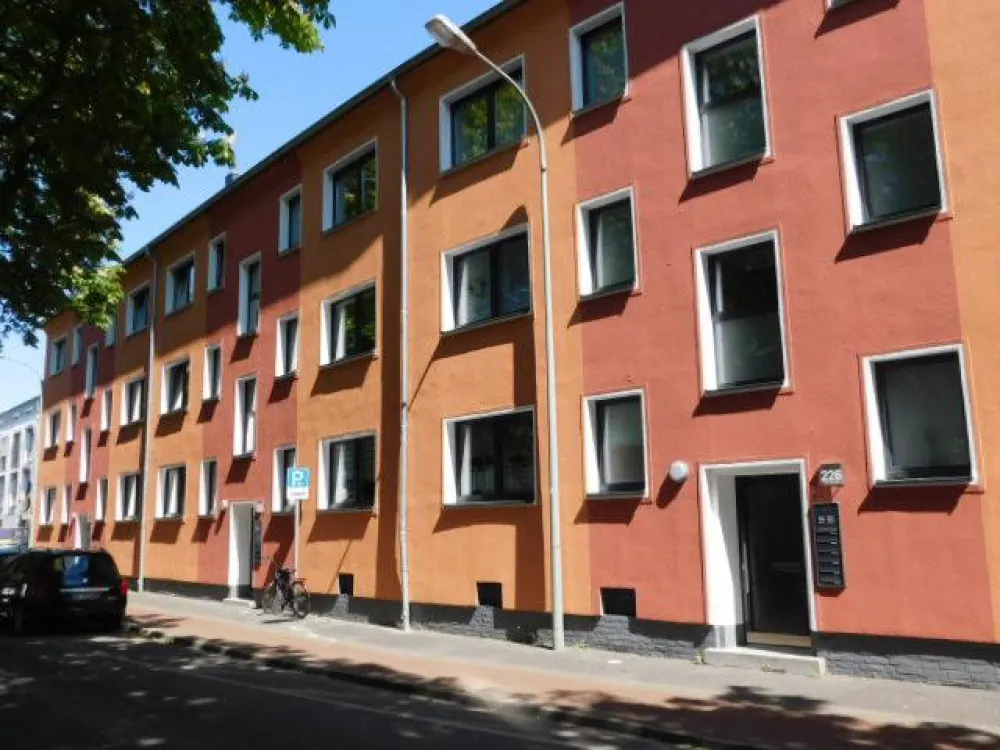 Einziehen und Wohlfühlen - schicke 2-Zimmer-Wohnung im EG mit Laminat und Balkon zentral gelegen...