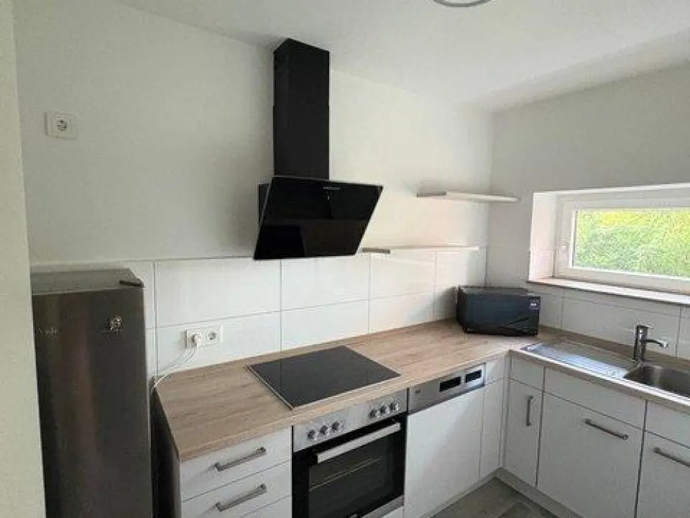 2 Zimmer Wohnung mit Einbauküche teilmöbilliert
