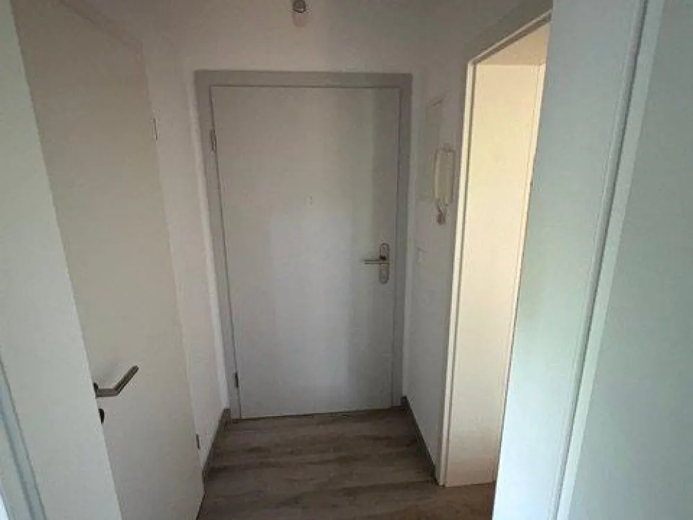 2 Zimmer Wohnung mit Einbauküche teilmöbilliert