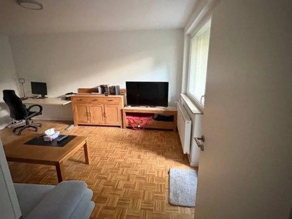 2 Zimmer Wohnung mit Einbauküche teilmöbilliert