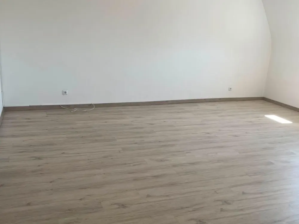 Dachgeschosswohnung zu vermieten