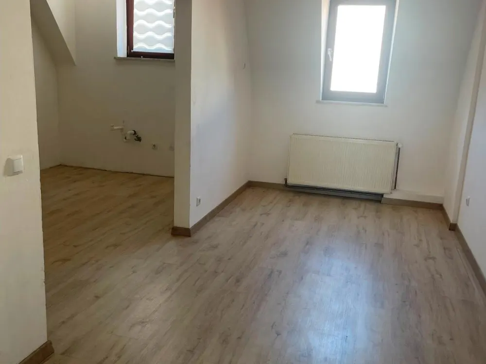 Dachgeschosswohnung zu vermieten
