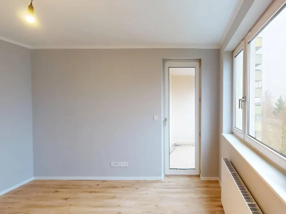 **FRISCH RENOVIERT** Moderne 2-Zimmer-Wohnung mit EBK, BALKON und stilvollem Duschbad in Marienfelde