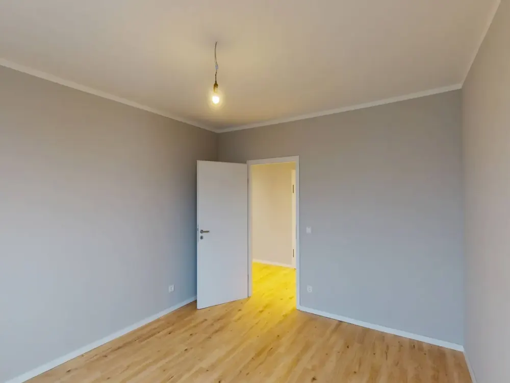 **FRISCH RENOVIERT** Moderne 2-Zimmer-Wohnung mit EBK, BALKON und stilvollem Duschbad in Marienfelde