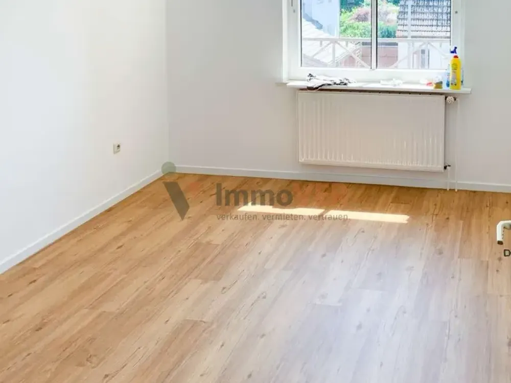 Helle 3-Zimmer-Wohnung mit sonniger Südloggia und Einbauküche auf ca. 60 m² in Achim-Uesen