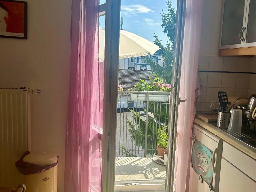 Über den Dächern von Eimsbüttel: möbl 2-Zi-Wohnung, Südbalkon