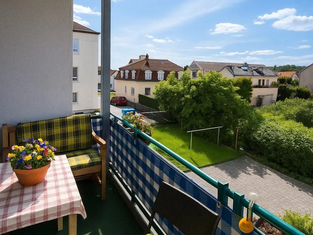 renovierte, sonnige 2 Raumwohnung mit Balkon in Heidenau 64,6 m²