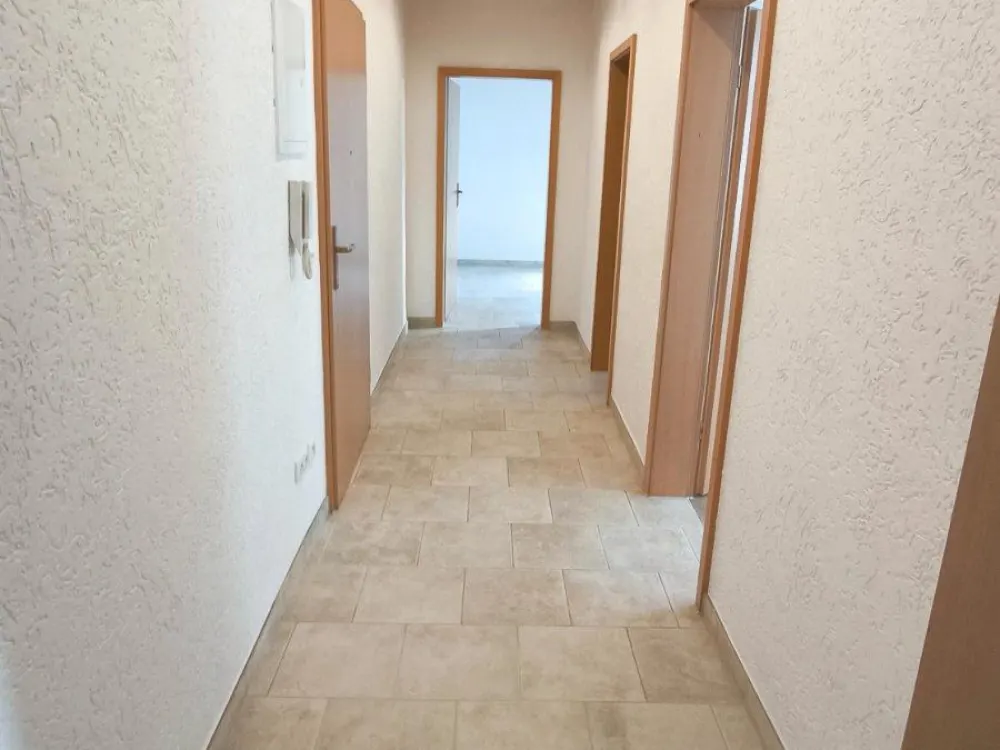 renovierte, sonnige 2 Raumwohnung mit Balkon in Heidenau 64,6 m²
