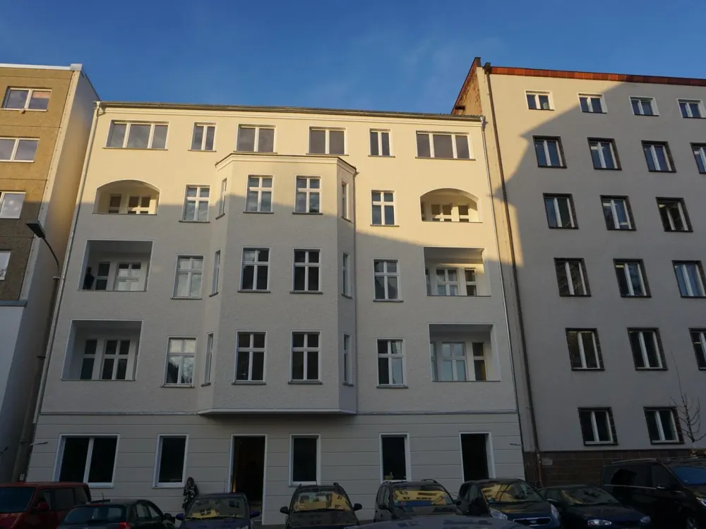 4-Zimmerwohnung mit Balkon im 1. OG in einem sanierten Altbau in Lichtenberg