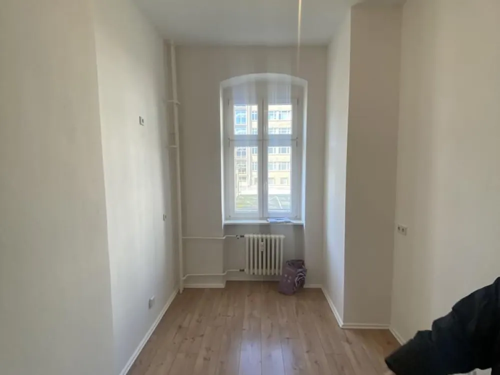 4-Zimmerwohnung mit Balkon im 1. OG in einem sanierten Altbau in Lichtenberg