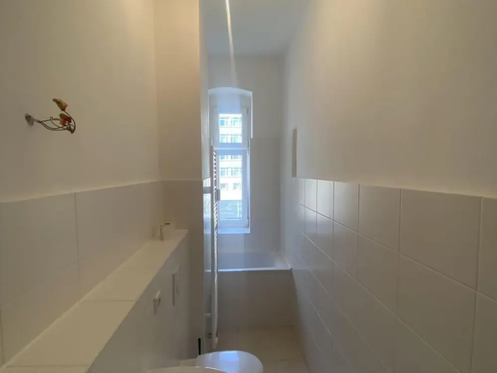 4-Zimmerwohnung mit Balkon im 1. OG in einem sanierten Altbau in Lichtenberg