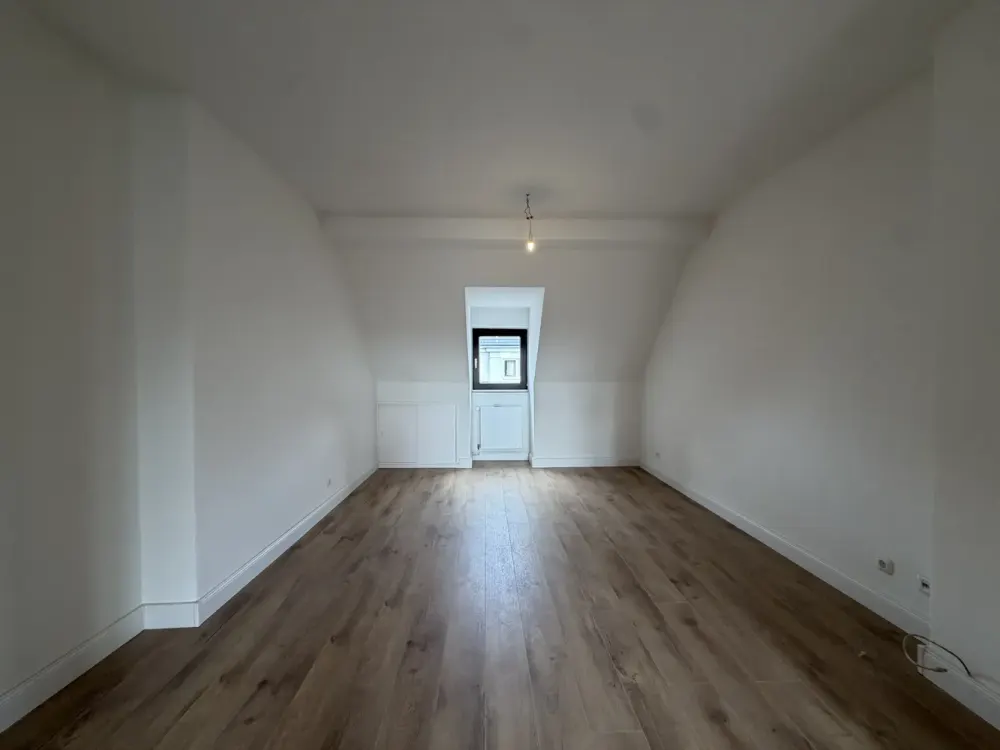 Kernsanierte, moderne 4-Zimmer-Wohnung mit Balkon in der Bremer Neustadt