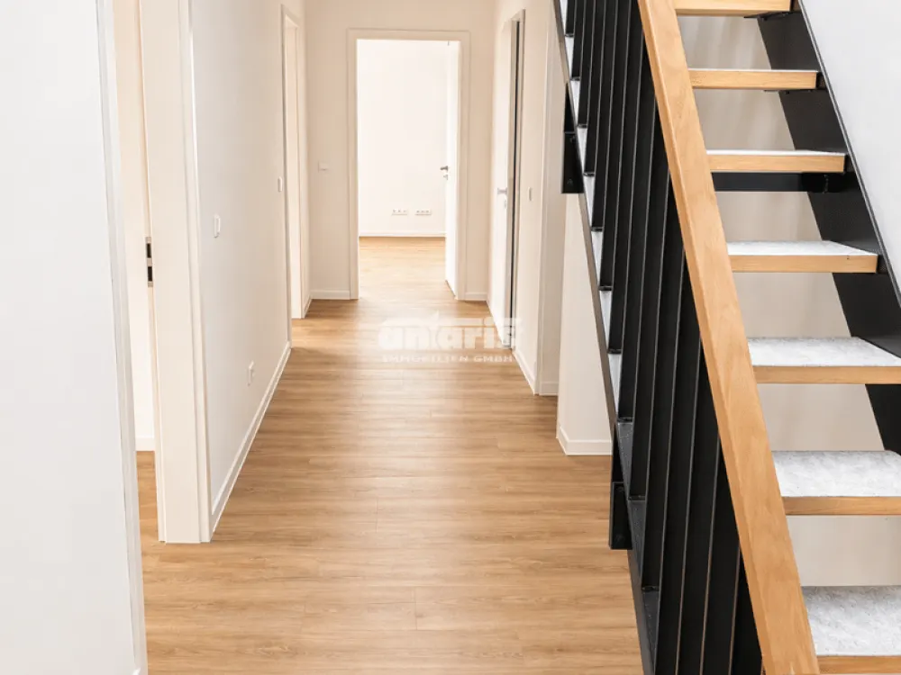 antaris Immobilien GmbH **4-Raum-Wohnung mit Balkon und exklusiver Dachterrasse**