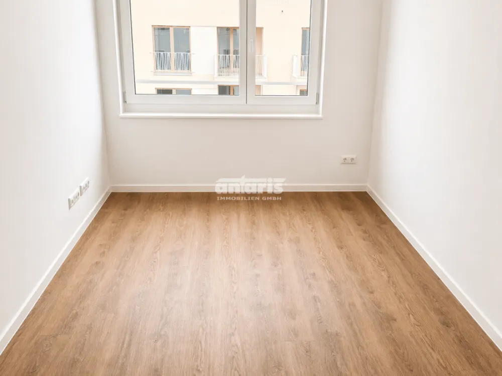 antaris Immobilien GmbH **4-Raum-Wohnung mit Balkon und exklusiver Dachterrasse**