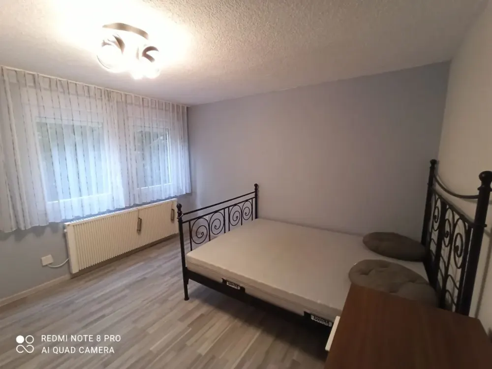 Haus nur für Sie. Vollmöbliert, 2 Bäder, Terasse, Garten, Parkplatz, Ubahn nähe