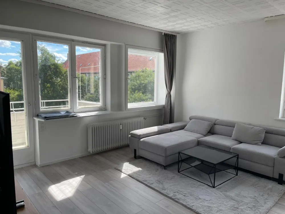 ☀️ Sonnige, neu möblierte 2-Zi-Wohnung mit Balkon in Neukölln