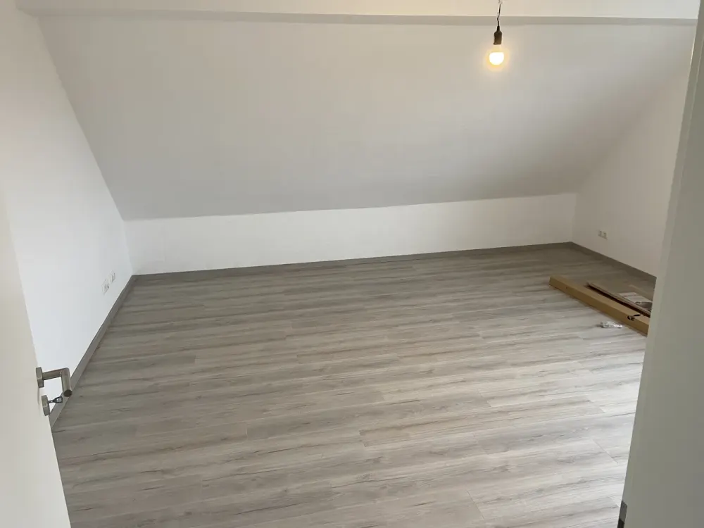 Ruhige 3,5-Zimmer-DG.Wohnung in Sackgasse gelegen