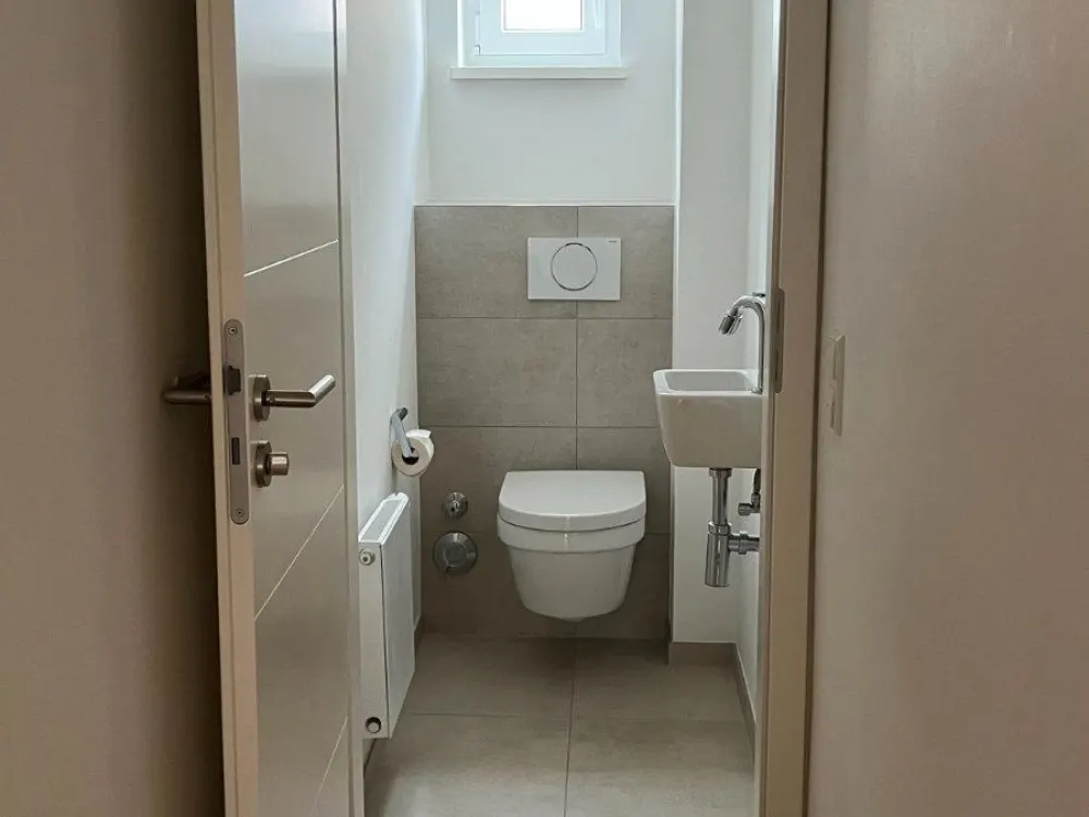 **sofort-Blk.-sep.WC-EBK-U-Bahn-Parkett-Charme**