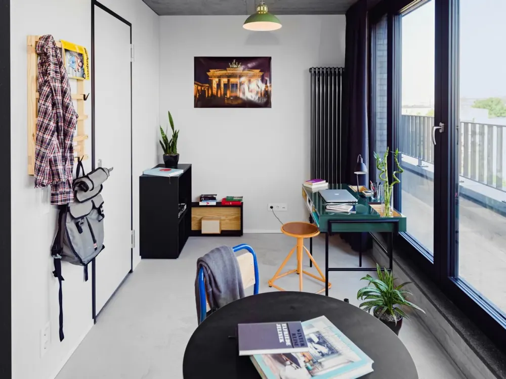 Neon Wood Student Housing - Penthouse Balcony Apartment in Berlin, Mitte-Wedding