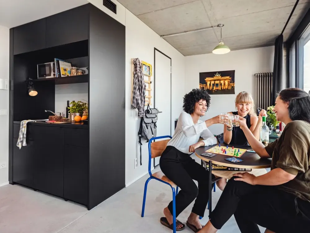 Neon Wood Student Housing - Penthouse Balcony Apartment in Berlin, Mitte-Wedding
