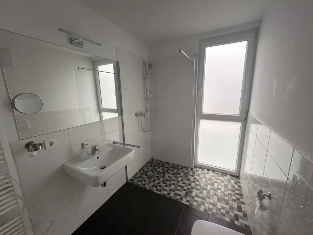 Sehr schöne 2 Zimmer-Wohnung mit offener Küche und Fußbodenheizung!