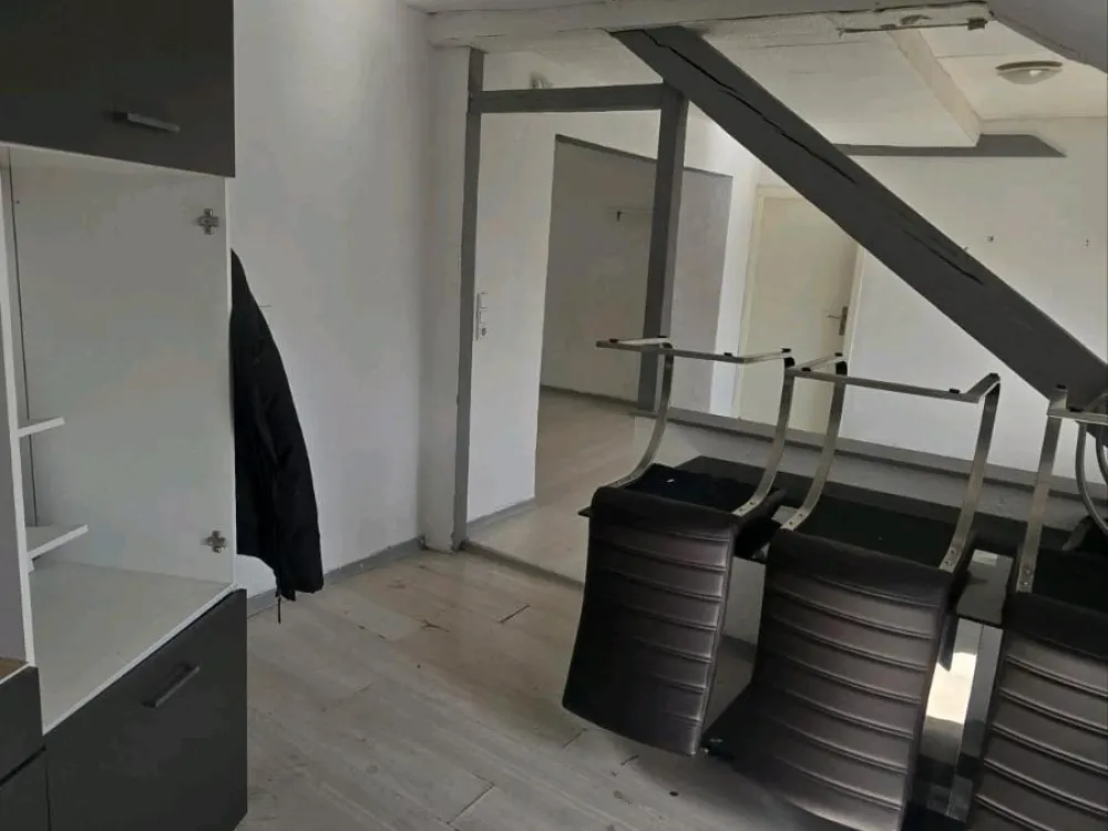 2-3 ZKB Dachgeschosswohnung ab sofort zu vermieten