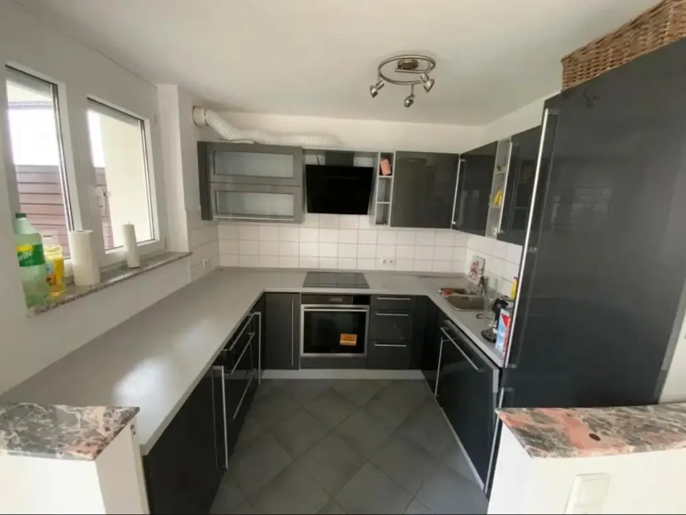 Geschmackvolle EG-Wohnung mit Einbauküche und Garten in Stuttgart
