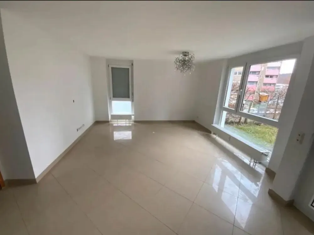 Geschmackvolle EG-Wohnung mit Einbauküche und Garten in Stuttgart