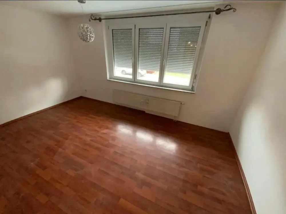 Geschmackvolle EG-Wohnung mit Einbauküche und Garten in Stuttgart