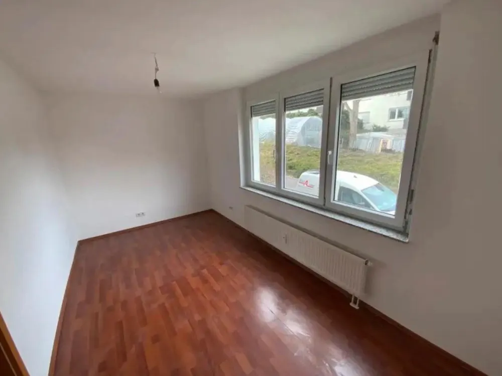 Geschmackvolle EG-Wohnung mit Einbauküche und Garten in Stuttgart