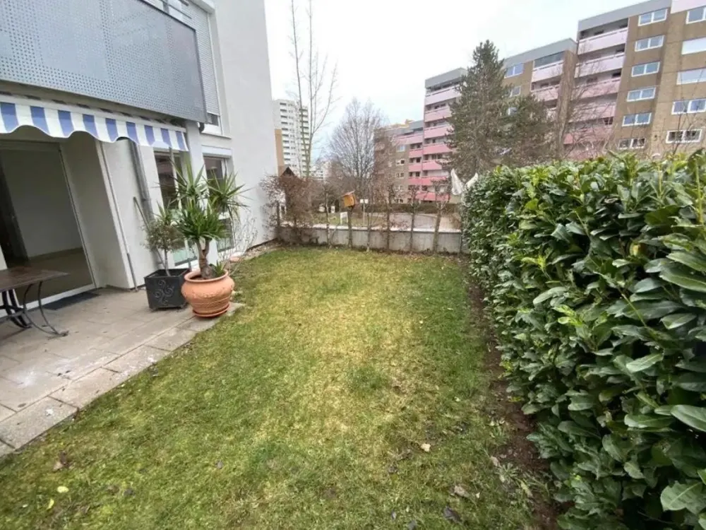 Geschmackvolle EG-Wohnung mit Einbauküche und Garten in Stuttgart