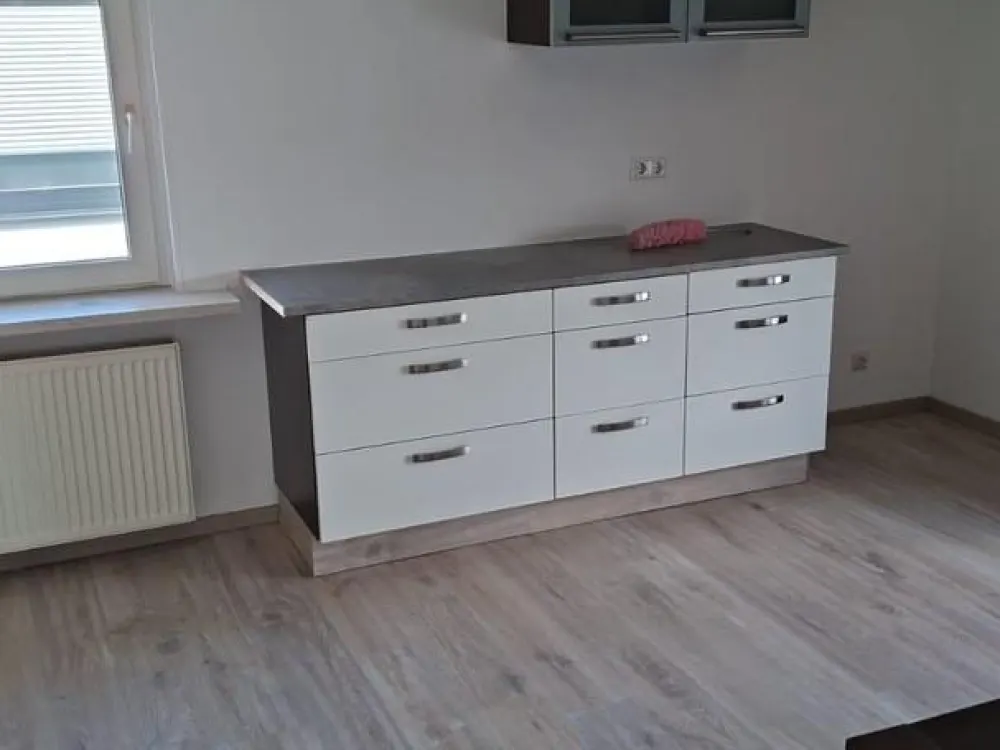 Renovierte 3-Zimmer-Dachgeschosswohnung mit Einbauküche in Erlensee, ab sofort verfügbar