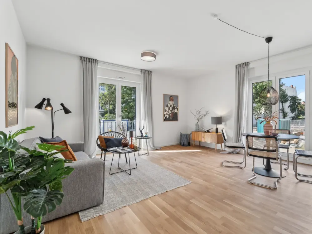 High-Quality Living on the Ring: Exclusive 3-Room Attic Apartment with Balcony