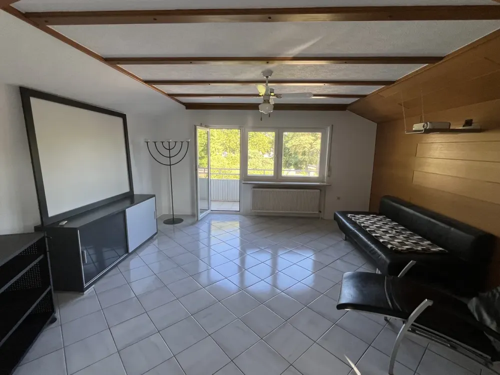 Spacious Renovated 5-Room Apartment | 125 m² | Balcony | Fitted Kitchen | Garage + Parking Space | Near KIT & S-