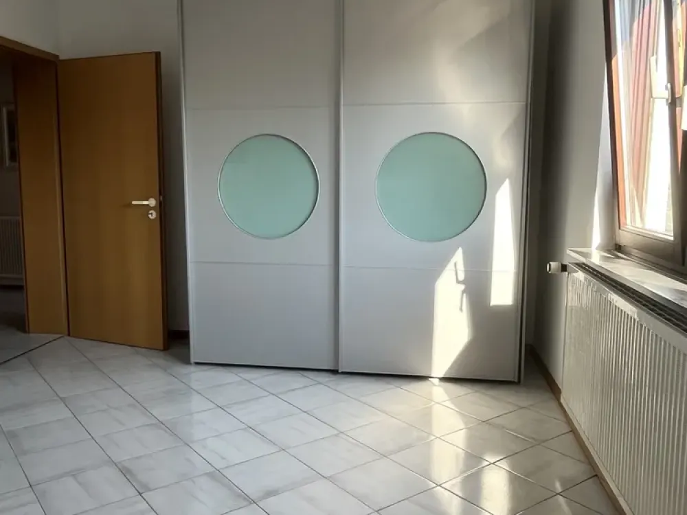 Spacious Renovated 5-Room Apartment | 125 m² | Balcony | Fitted Kitchen | Garage + Parking Space | Near KIT & S-