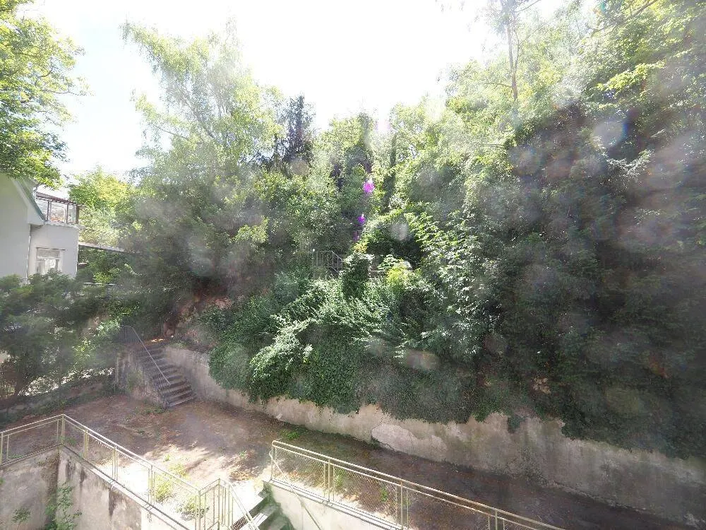 möblierte Wohnung 2 Zi., ruhig und hell, 2. OG, 2 x Blk., EBK, Gas Kamin mit Blick über Stuttgart
