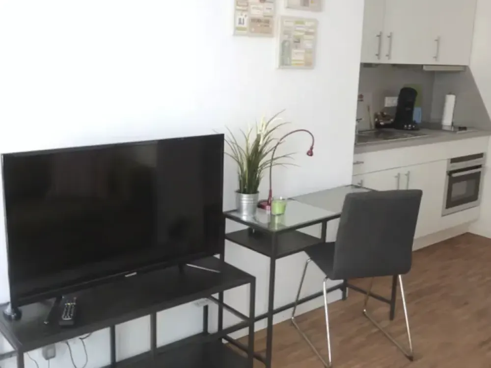 Moderne möblierte 1-Zimmer-Wohnung mit Balkon im Europaviertel Frankfurt