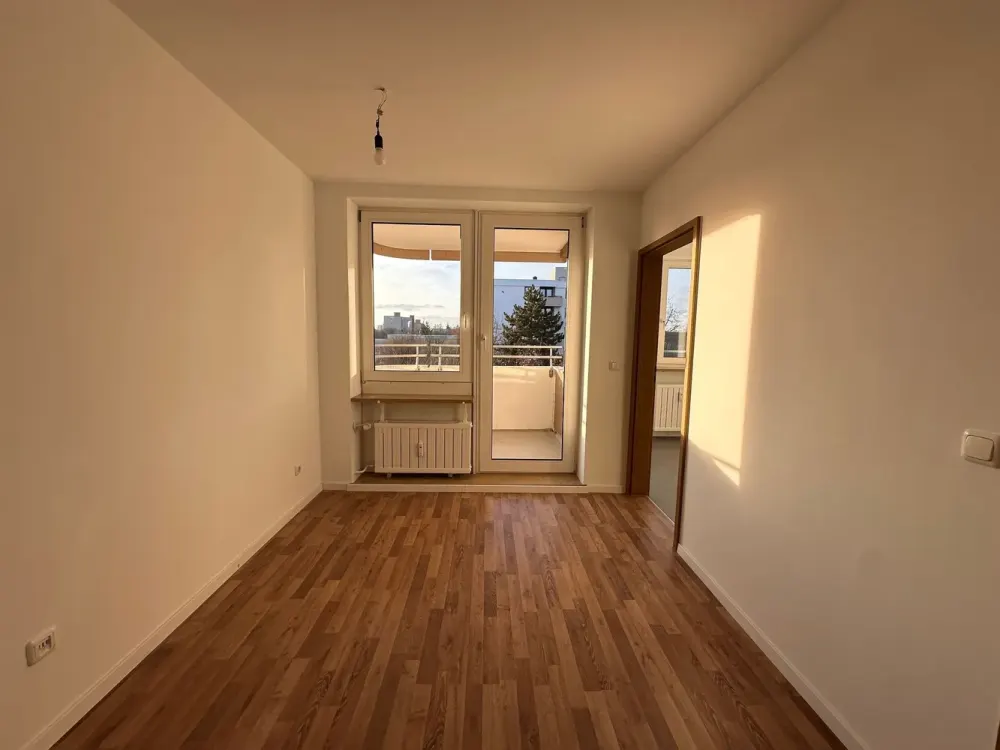 Moderne 3,5 Zimmer Wohnung mit Balkon zu vermieten