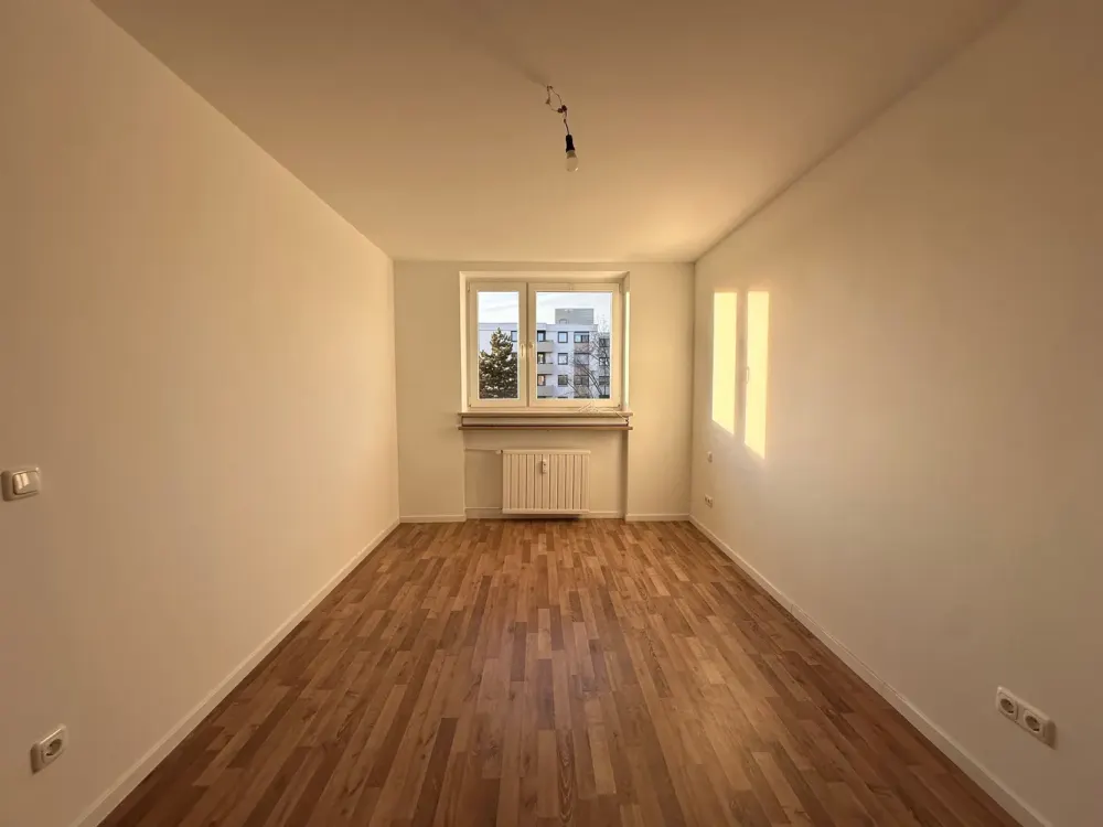Moderne 3,5 Zimmer Wohnung mit Balkon zu vermieten