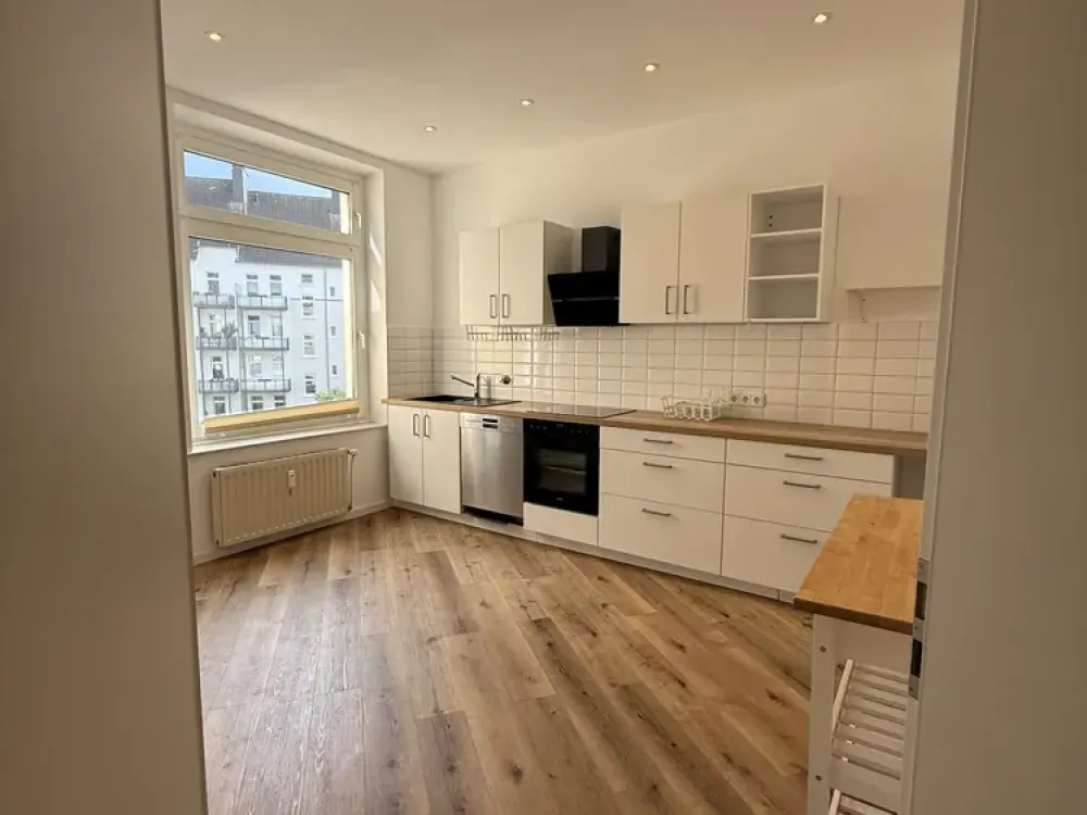 Exklusive kernsanierte 4-Zimmer-Altbauwohnung mit ca. 116 m²