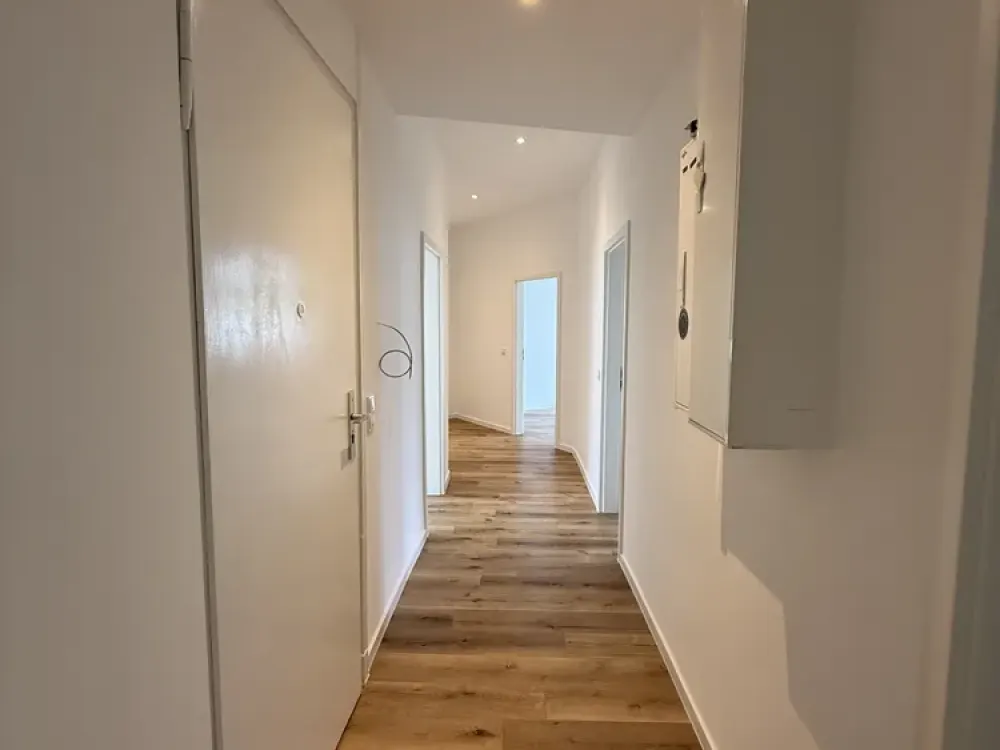 Exklusive kernsanierte 4-Zimmer-Altbauwohnung mit ca. 116 m²