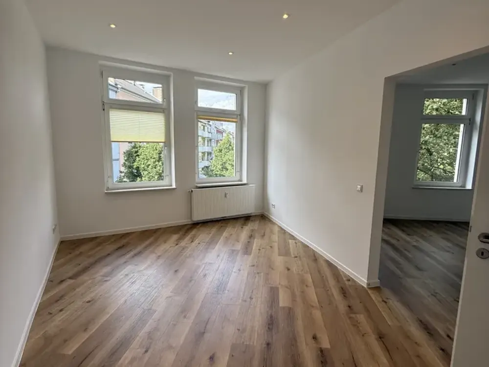 Exklusive kernsanierte 4-Zimmer-Altbauwohnung mit ca. 116 m²