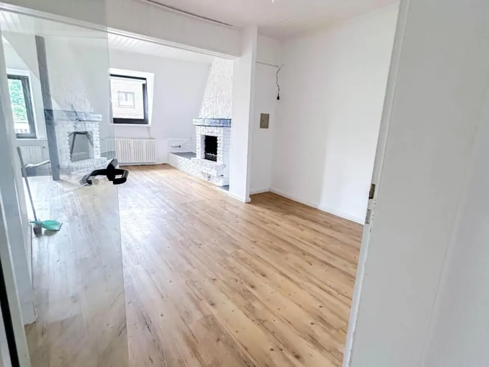 Großzügige Maisonette Wohnung WG geeignet